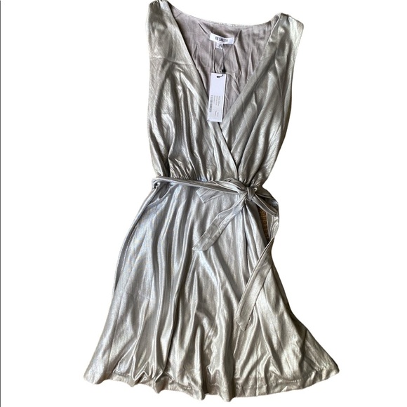 NYE STYLE BB Dakota Silver Metallic Dress Size 2 NWT - Picture 1 of 5
